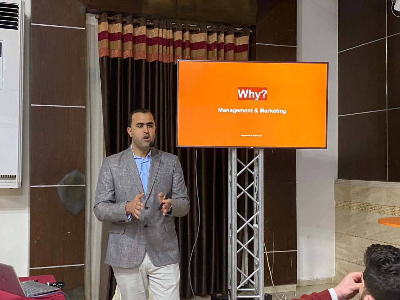 صورة من أحد ورش العمل حول التسويق والإدارة في عيادات الأسنان