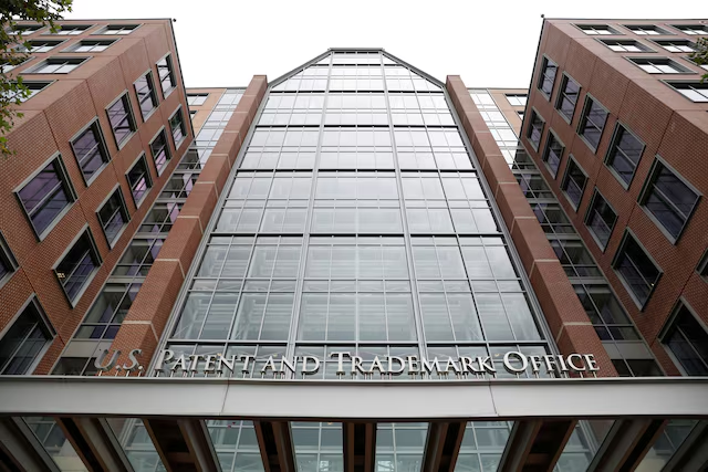 أسابيع تحسم السباق: نماذج جديدة وتحركات كبرى في تنظيم الذكاء الاصطناعي 🚀