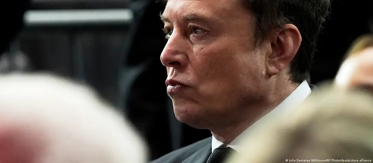 صفقات دافوس، قضية ماسك المليارية، وويكيبيديا تبيع "المعرفة" 🏔️