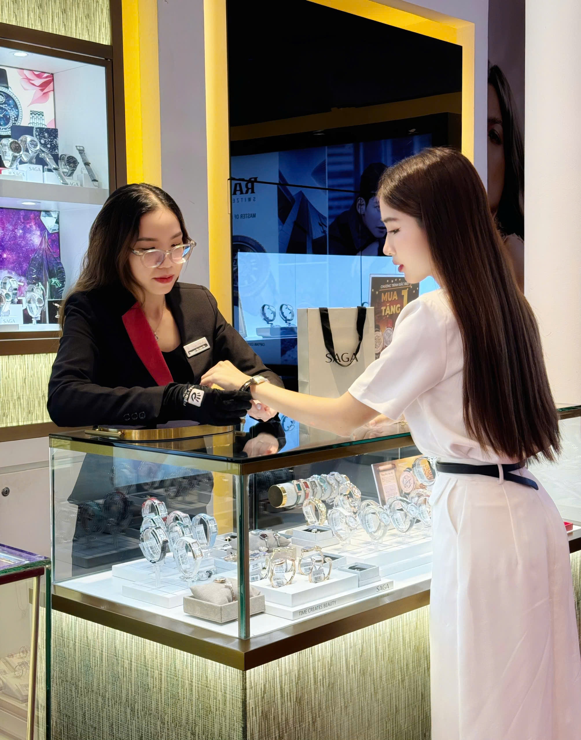 Đội ngũ tư vấn viên sở hữu kiến thức chuyên sâu về đồng hồ